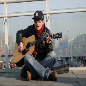Listen to The Old Guitar song with lyrics from Qin Yujie
