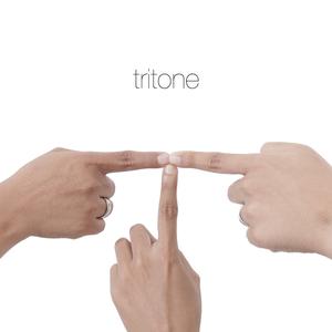 Dengarkan Senja lagu dari Tritone dengan lirik