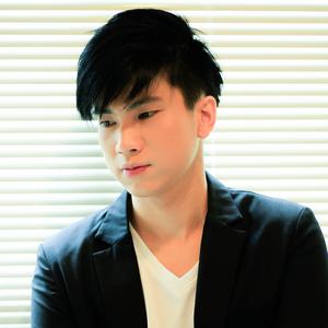 Listen to จันทร์ทำใจ song with lyrics from ปอ อธิวัฒน์