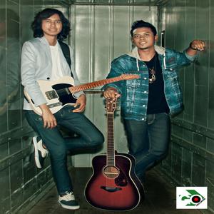 Dengarkan Pelita lagu dari Starlite dengan lirik