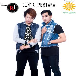 Dengarkan lagu Cinta Pertama nyanyian Duo RI dengan lirik