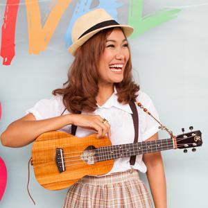 ดาวน์โหลดและฟังเพลง รอแต่เธอ พร้อมเนื้อเพลงจาก Apple Show