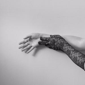 ดาวน์โหลดและฟังเพลง Mirrors พร้อมเนื้อเพลงจาก Ryan Vail