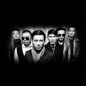 收听The Titans的Kamu歌词歌曲