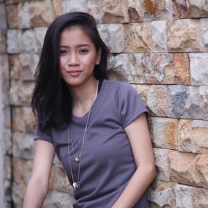 Listen to Ku Tak Mahu Cinta song with lyrics from Sandra