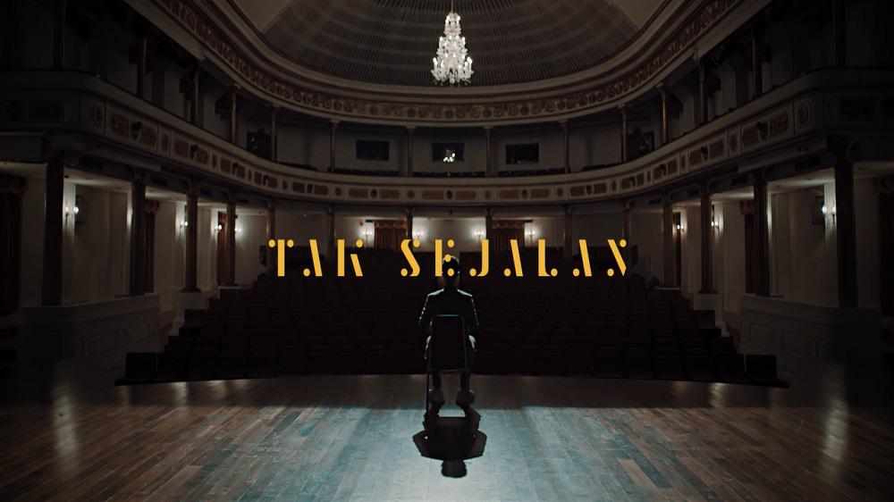 Vidi Aldiano - Tak Sejalan (Official Music Video)