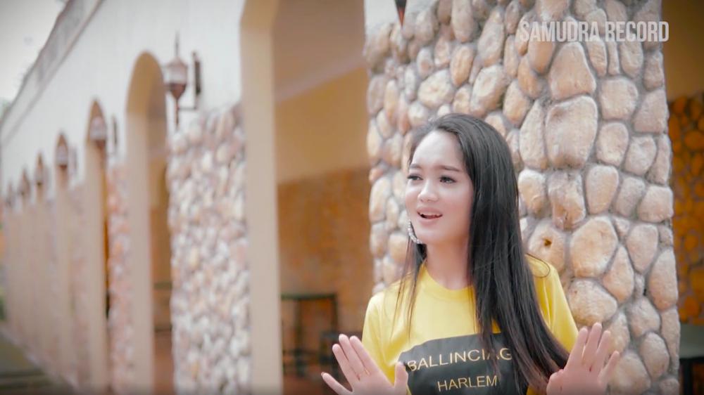 Safira Inema - Dada Sayang - (Official Music Video)
