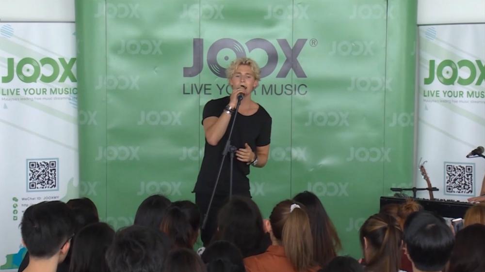 JOOX MINI LIVE with Christopher