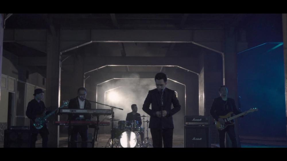 BADAI ROMANTIC PROJECT - Tak Denganku (Video)