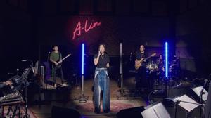 default video 1000x562 img