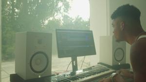 default video 1000x562 img