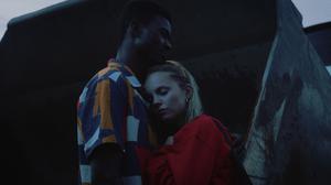 default video 1000x562 img