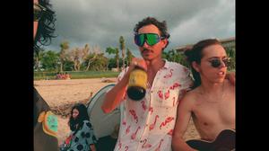 default video 1000x562 img