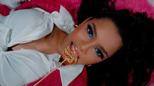 default video 1000x562 img