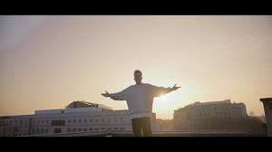 default video 1000x562 img