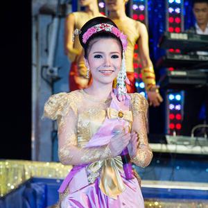เบลล์ เสียงอิสาน ท็อปไลน์ ดาวน์โหลดและฟังเพลงฮิตจาก เบลล์ เสียงอิสาน ท็อปไลน์