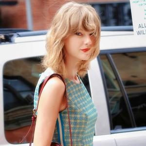 Taylor Swift · เพลงฮิตติดหูที่เปิดซ้ำไม่รู้จบ